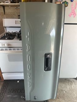 2018. Toyota tacoma. Tail gate.   Parts