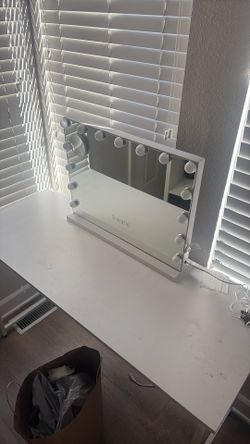 Vanity Desk With Mirror 