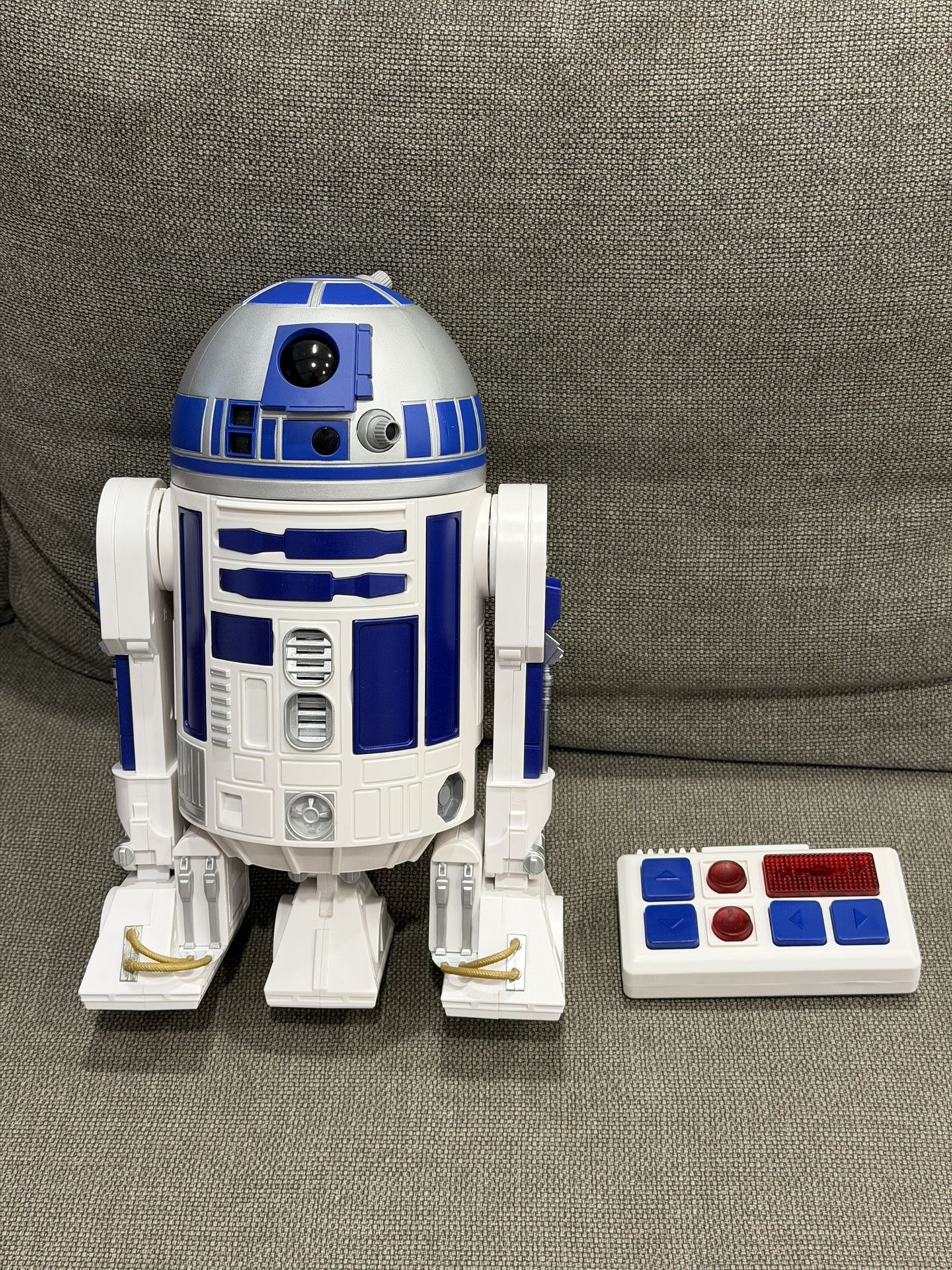 Disney Galaxy’s Edge Custom Astromech (R2D2)