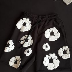 Men’s black denium tears shorts