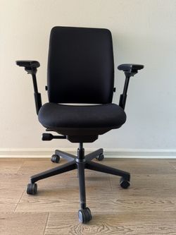 Steelcase Amia Fully Adjustable Model Task Chair/ Office Chair
