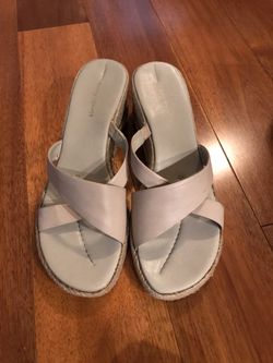 Easy Spirit Beige Platform Heels. Women’s Size 10