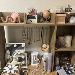 Desk hutch 