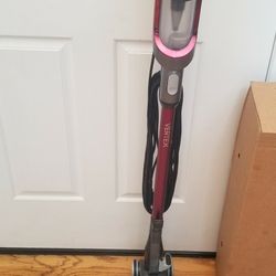 NEW cond SHARK VACUUM WITH AMAZING POWER SUCTION. , WORKS EXCELLENT. , IN THE BOX. , 