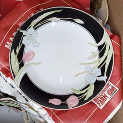 "vintage Fairfield Vanessa Fine China Set Tulips& Black Rim"