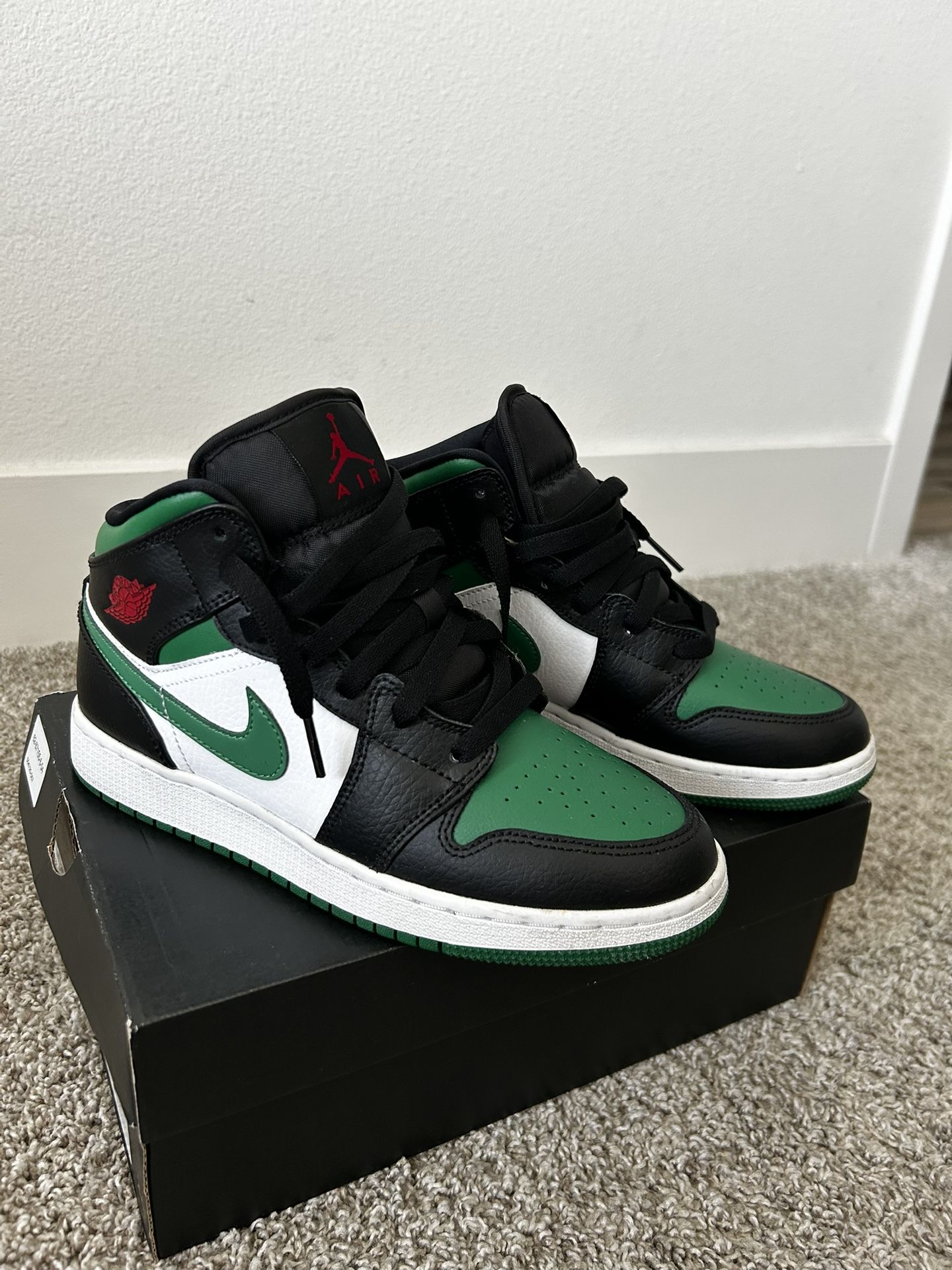 Jordan 1 Mid Green Toe Size 5.5Y