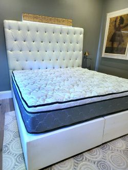 NEW King-Size PILLOW TOP MATTRESS and BOX SPRING. Bed frame not included 👍