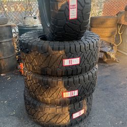 Four Truck Tires For Sale 35^12.50R17LT 