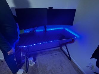 Z shaped gaming desk