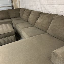 Beautiful Ashley Furniture 6pc Beige Sectional (Delivery Available)
