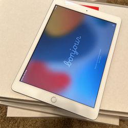 Apple iPad In Perfect Condition 5th Gen 