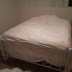 Queen Bed And Frame 61x83