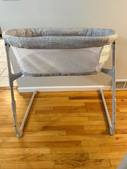 HALO BassiNest Flex Sleeper Bassinet with Storage Bag/Case – Gray