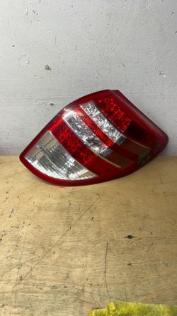 2009-2012 TOYOTA RAV4 RIGHT PASSENGER SIDE TAILLIGHT OEM KK5-E77