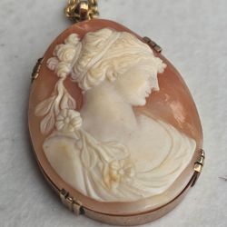 Vintage Hand-Carved Carnelian Shell Cameo Pendant Necklace