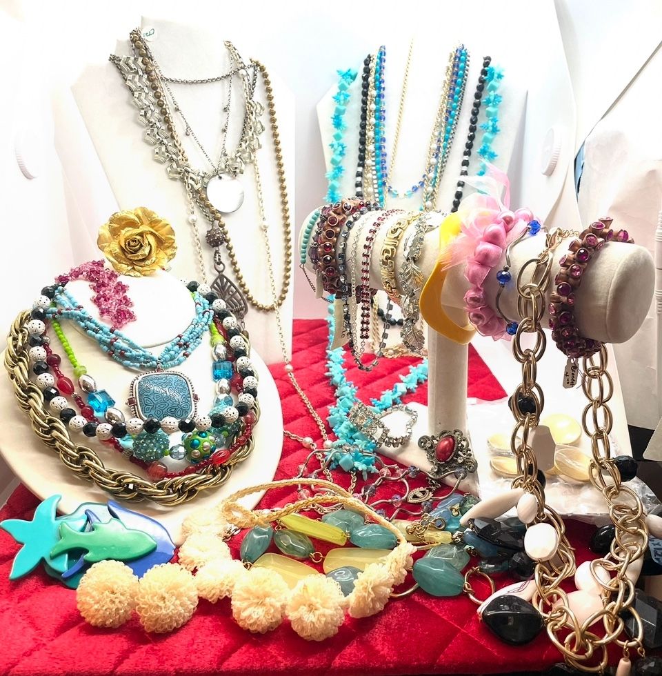 Vintage Lot Of Wearable Jewelry N343