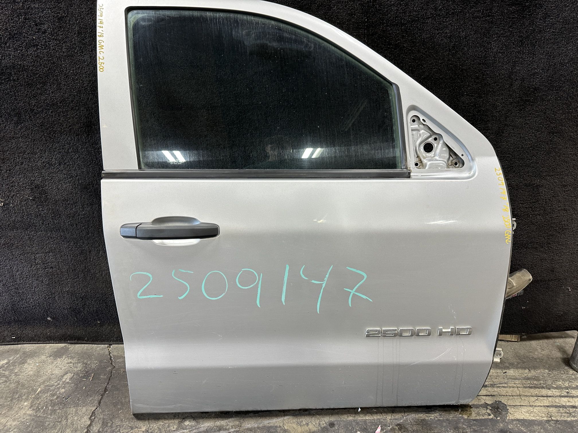 2018 GMC Sierra 2500 Crew Cab Right Front Door Assembly