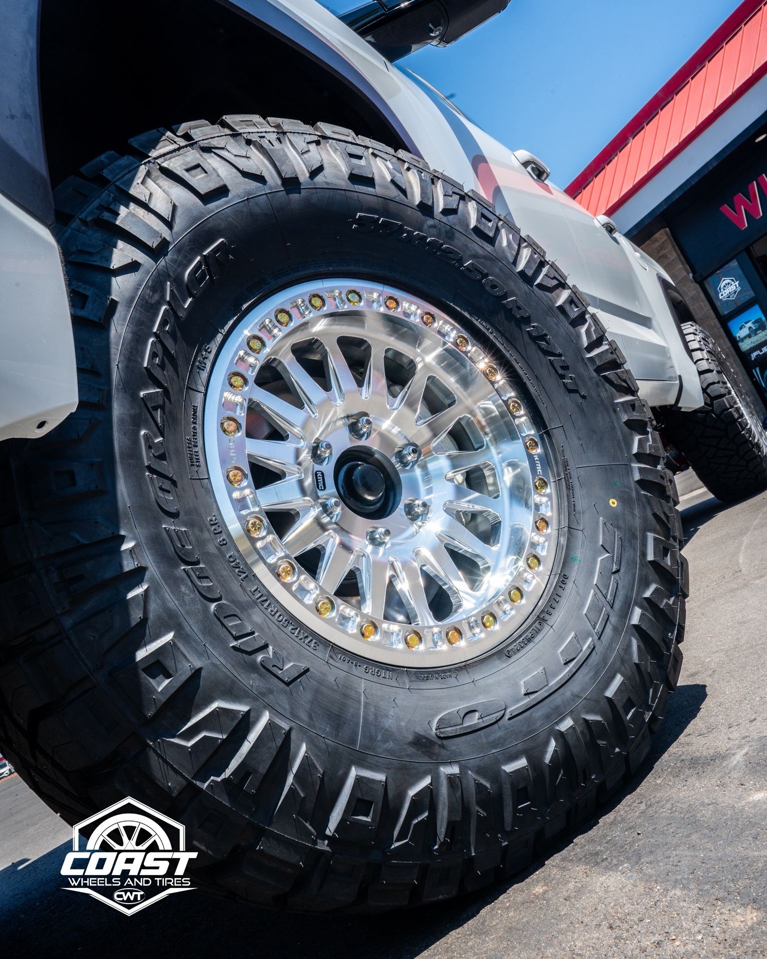 KM445 17” 6x5.5 W/ 37” Nitto Ridge Grappler Wheel Package