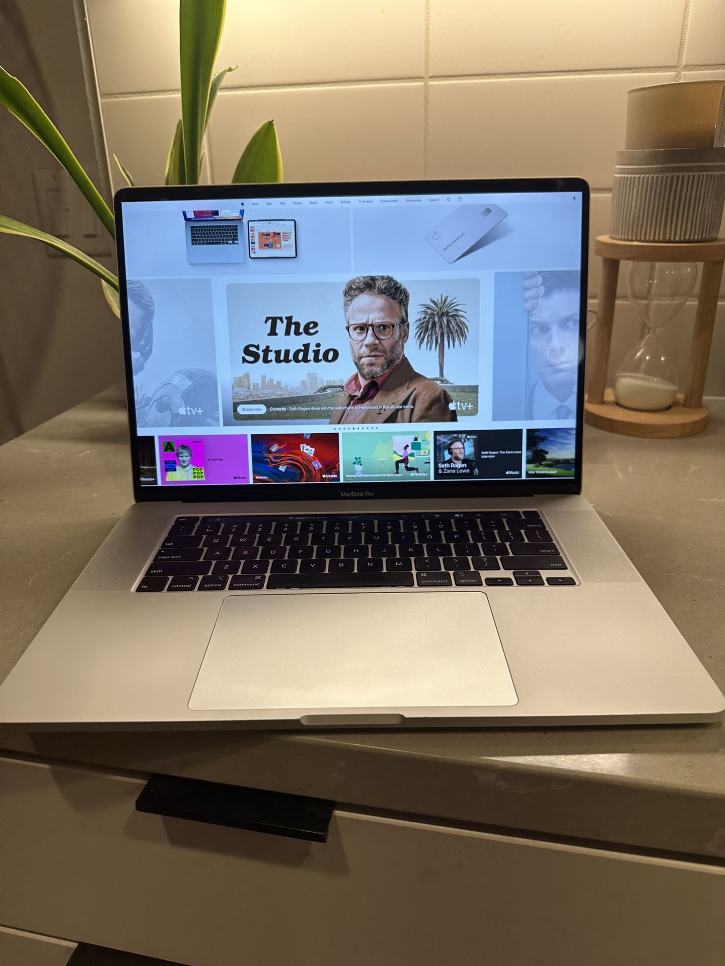 MacBook Pro (16-Inch)