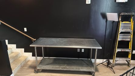 Stainless steel prep table