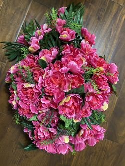 Beautiful door wreath, for home decor.