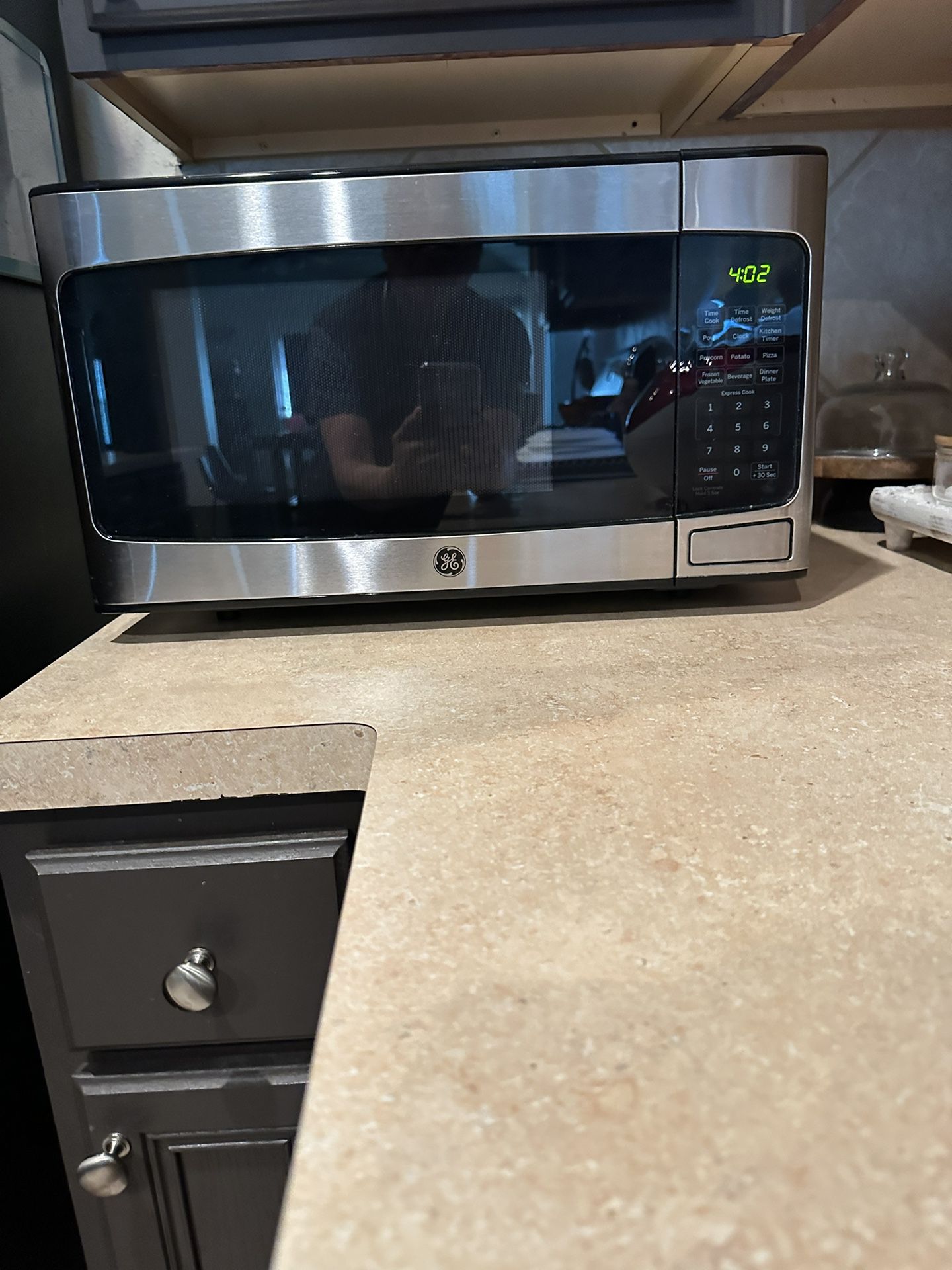 GE Stainless Steel Microwave: Pick Up Only