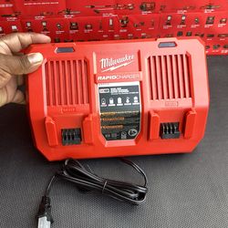 MILWAUKEE M18 18-VOLT LITHIUM -ION DUAL BAY RAPID CHARGER