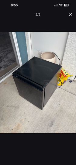 Mini fridge