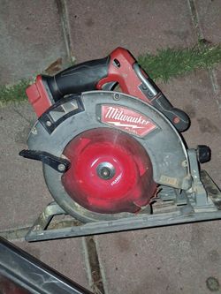 Milwaukee fuel circular saw