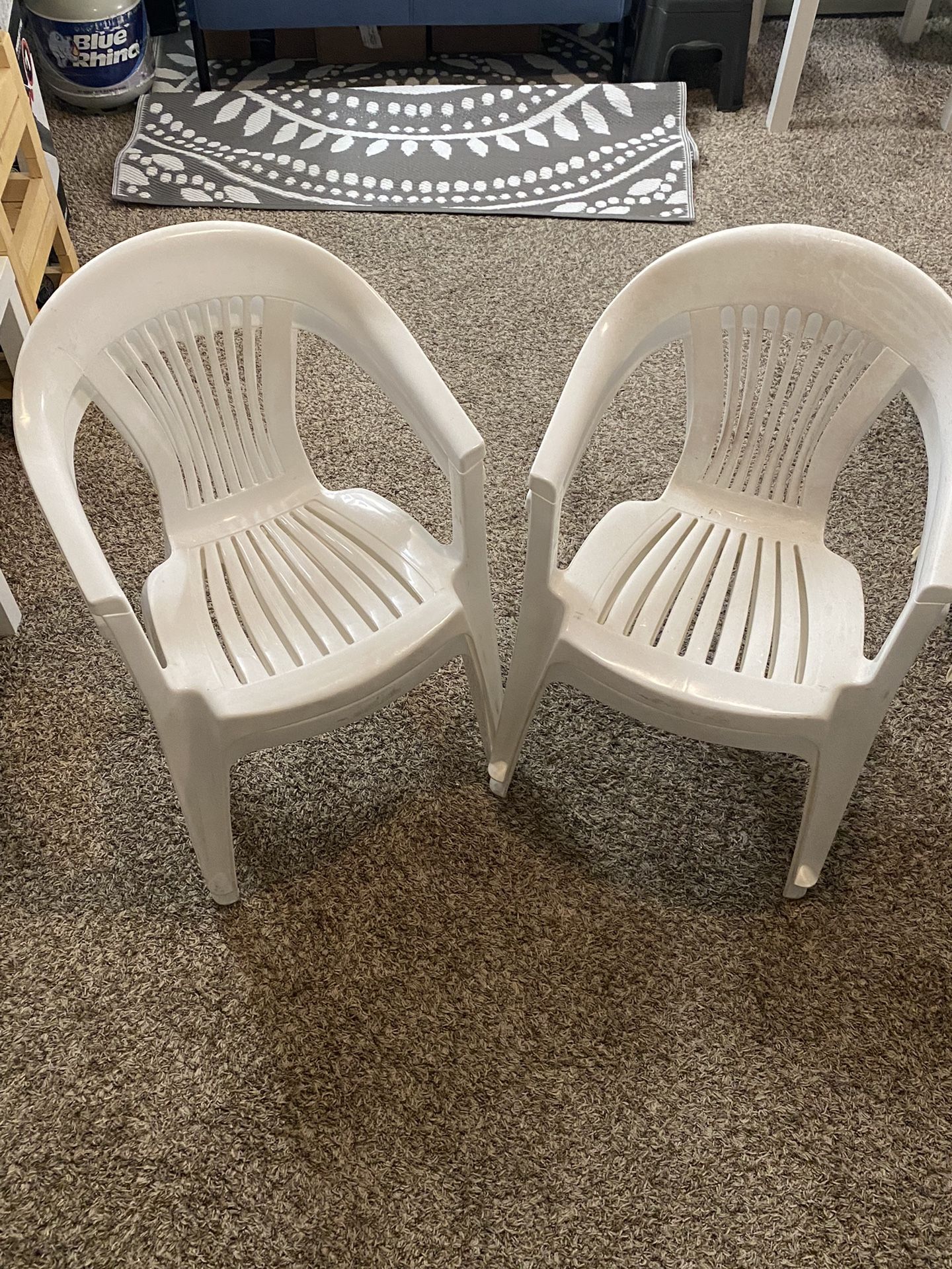 4-white-plastic-patio-chairs-for-sale-in-las-vegas-nv-offerup