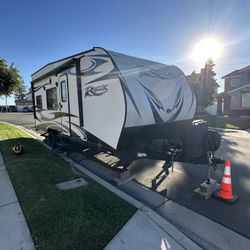 2017 Pacific Coachworks-Ragen Toy Hauler-22EX