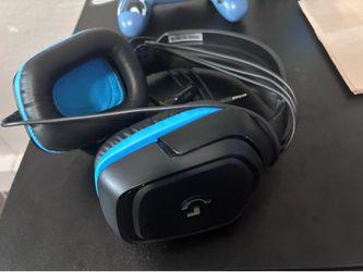 Headphones and ps4 controller