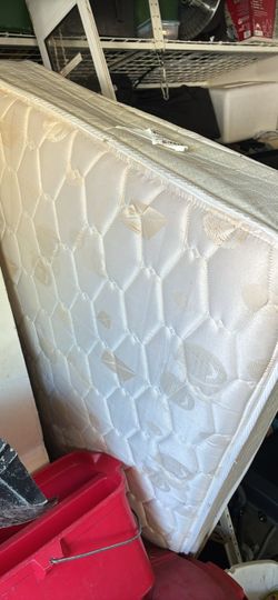 Twin matress