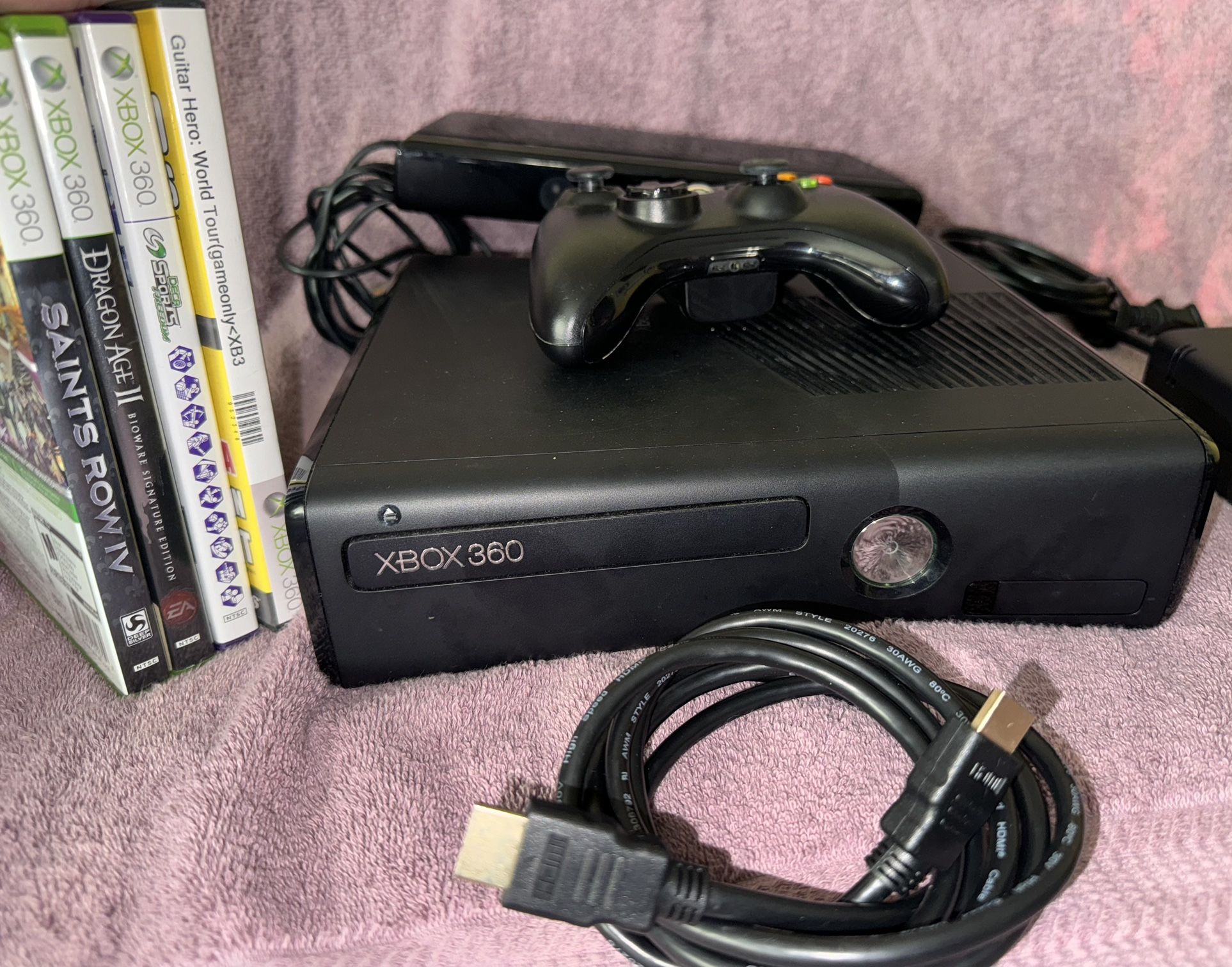 Xbox 360 Slim + 4 games + Kinect + HDMI Cord
