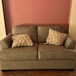 Loveseat 