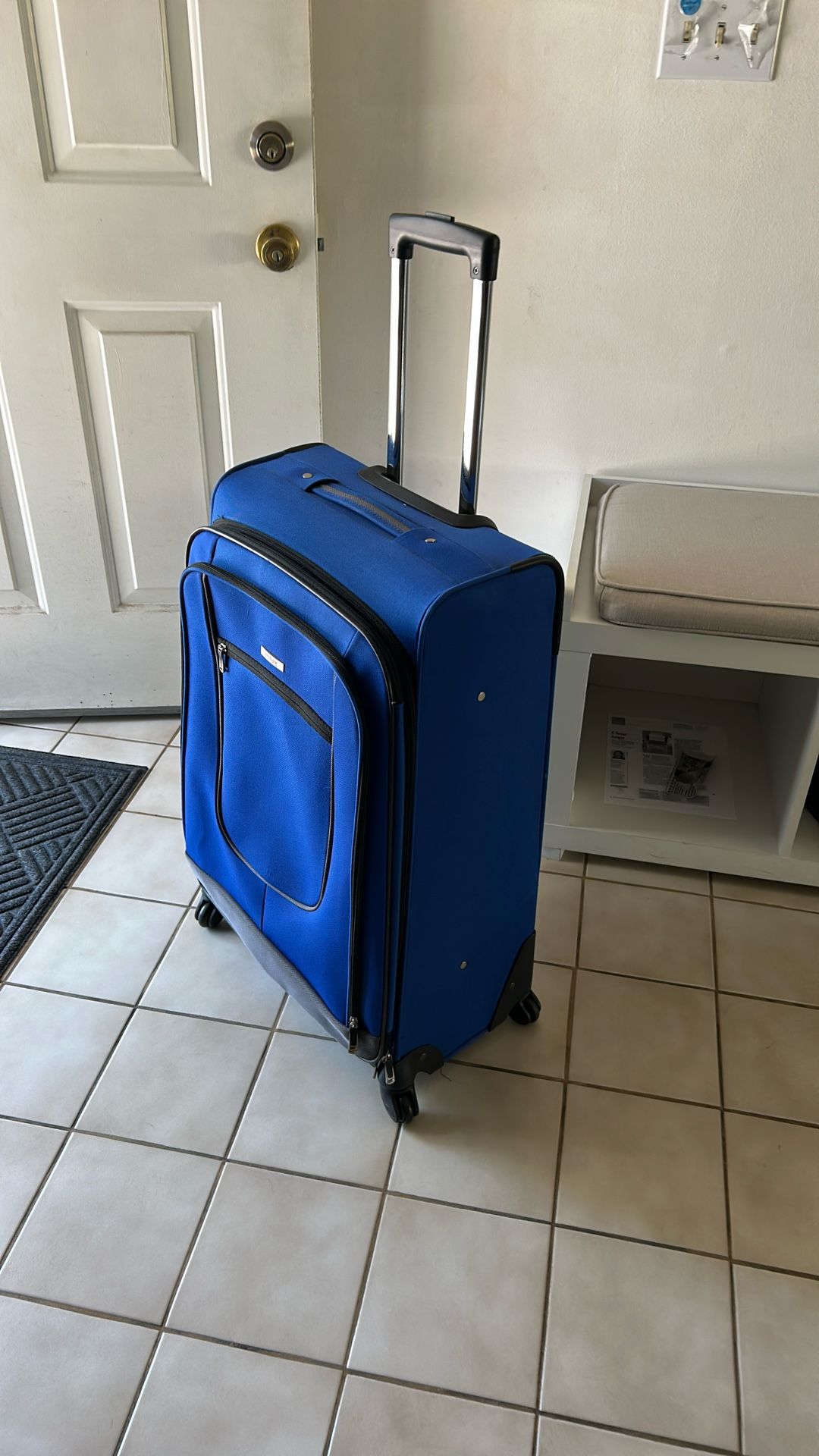 Embark Travel Luggage w/rollers and handle