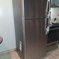 Refrigerator  H