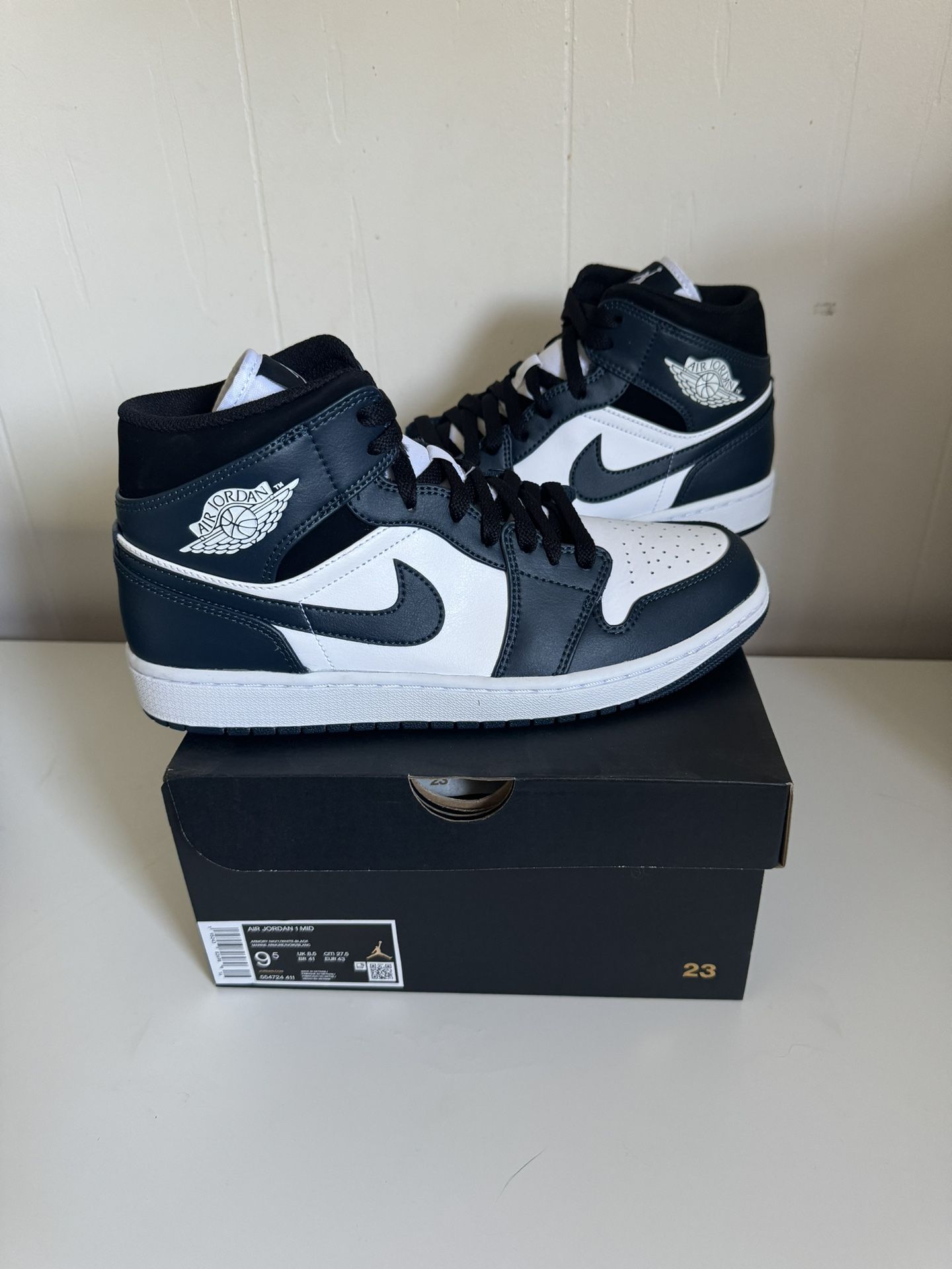 Jordan 1 Mid “Armory Navy”