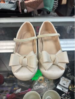 Girls shoes