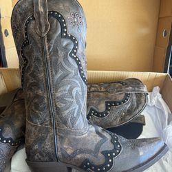 Laredo Women’s Cowboy Boots – Size 7 – Distressed Western Style