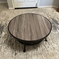 Coffee Table 🌷Diameter 3 ft H 18”🌷pick Up in Temecula  near The mall 🌷