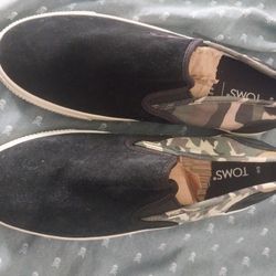 TOMS SIZE 9 $10 