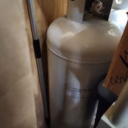 100 Gallon Propane tank