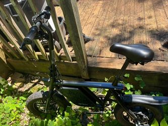 A black Jetson atlas electric foldable bike