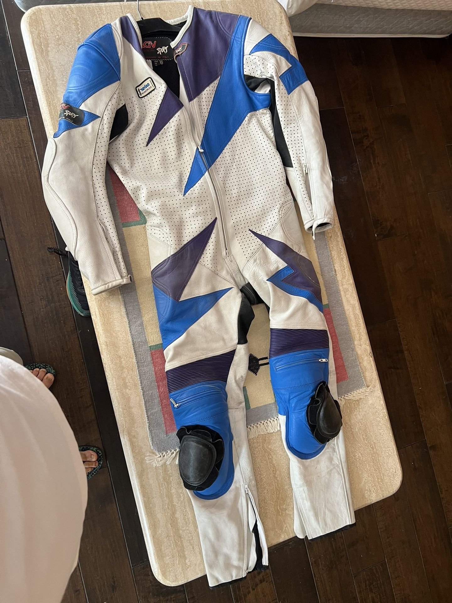 AGV HIGH TECH & SAFETY RACING GEAR LEATHER SUIT