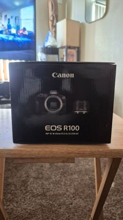 Canon EOS R100 RF-S 18-45mm Kit
