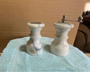 Salt and pepper shaker