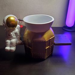 Astronaut Pen Holder