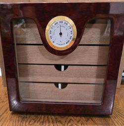 Wood Humidor with Glass Top and Hygrometer
