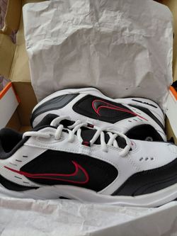 Size 7 Nike Low-Top Sneakers White Black Red